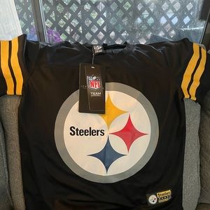 Official NFL Pittsburgh Steelers shirt Child’s size Small